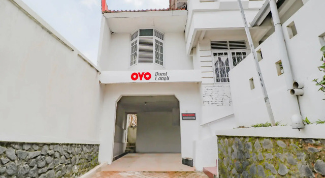 RedDoorz near Terminal Pasir Hayam Cianjur, Брондау Қонақ үй Cianjur West Java