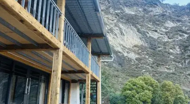 Hutiaoxia Village Upper-class Luxury Homestay, Забронировать Отель Шангри-Ла Юньнань