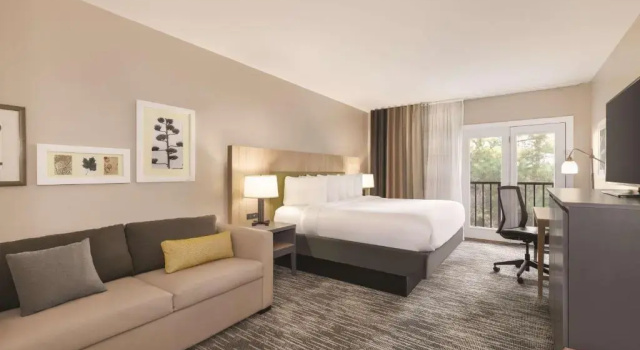 Люкс с балконом Country Inn & Suites by Radisson, Sevierville-Kodak, TN