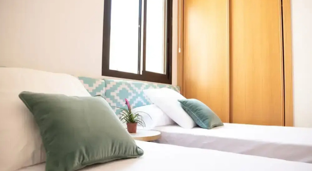 Stylish Apartment in downtown with Pool, Забронировать Апартаменты/квартира Отели Малаги с парковкой, рядом с Центр Помпиду в Малаге, Парковка