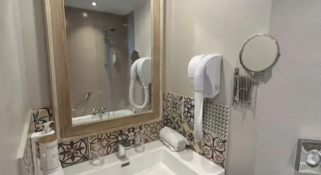 Двухместный номер Standard с балконом L'Hôtel Particulier Ascott