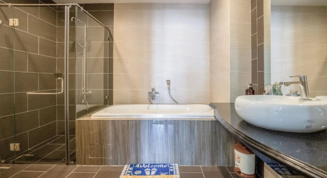 Четырёхместный семейный номер Standard с балконом CLavie Hotel - Saigon Airport Hotel
