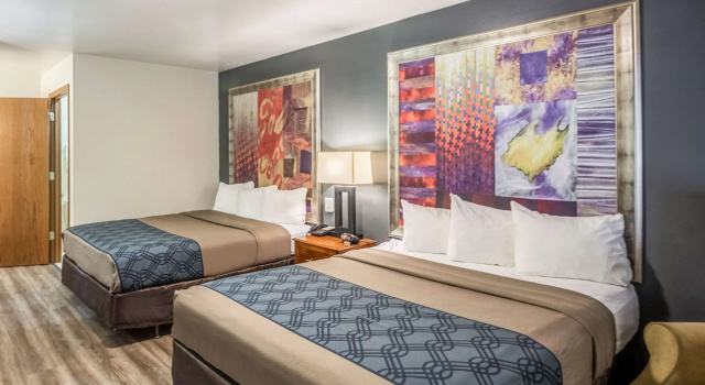 Econo Lodge Waupaca, Book Mini-hotel Waupaca hoteller med pool, Swimmingpool
