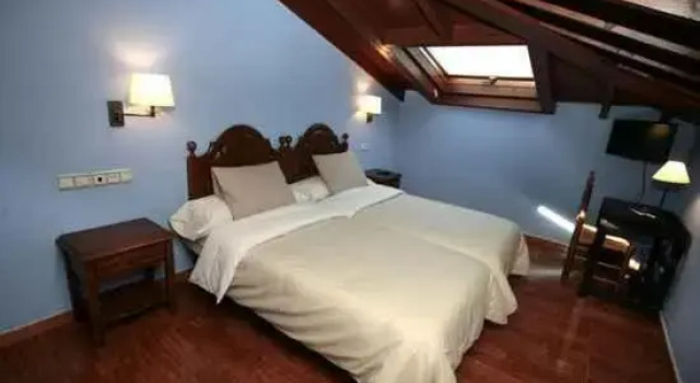 Трёхместный номер Standard Hotel Piloñés