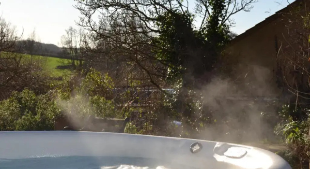 Коттедж c 1 комнатой Loft Apartment nr Bath & Bristol with hot tub
