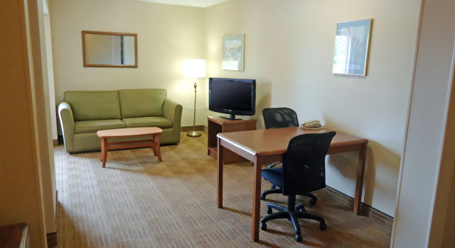 HomeTowne Studios & Suites by Red Roof Greensboro