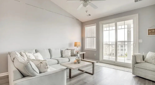 Ocean City Condo w/ Pool & Private Beach Access, Забронировать Апартаменты/квартира Отели Оушен-Сити с парковкой, рядом с Advanced Marina, Парковка