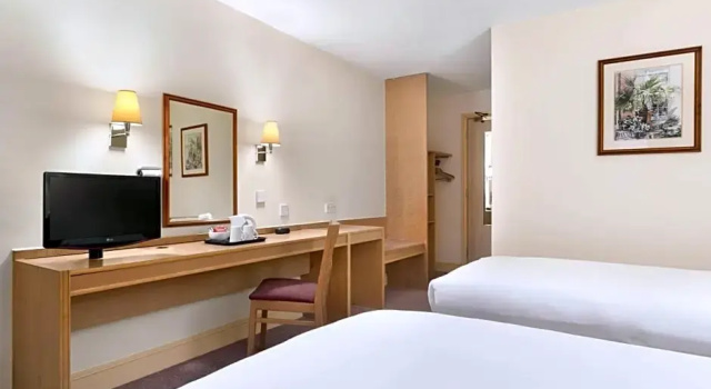 Номер Standard Days Inn by Wyndham Sevenoaks Clacket Lane