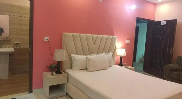 Hotel Versa Apartment and Lodges Lahore, Забронировать Отель Недорогие отели Лахра, рядом с Vogue Towers, недорогие