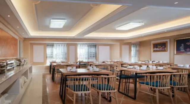 Vienna Hotel (Kunming Municipal Government Chunrong Street Subway Station)(维也纳酒店(昆明市政府春融街地铁站店)), Забронировать Отель Chenggong District Куньмин