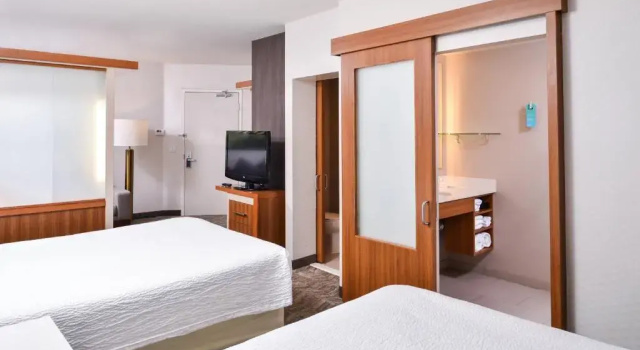 Четырёхместный номер Standard SpringHill Suites Temecula Valley Wine Country