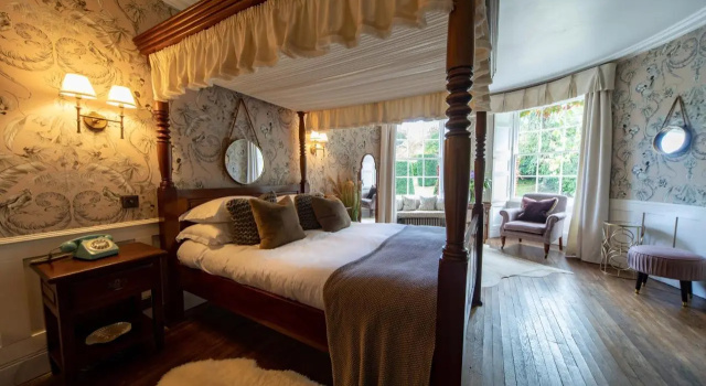 Burleigh Court Cotswols, Забронировать Отель Страуд 