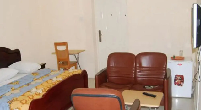 De Castle Hotel Annex, Забронировать Отель Уйо 