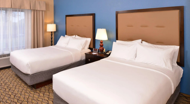 Четырёхместный номер Standard Holiday Inn Express & Suites Wichita Falls by IHG