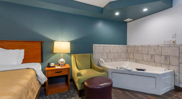 Quality Inn Austintown-Youngstown West, Забронировать Отель Юнгстаун штат Огайо