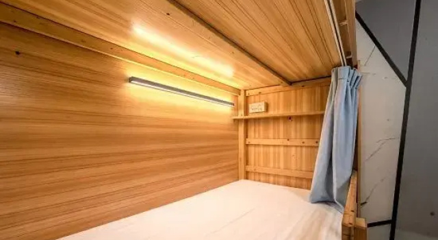 Кровать в общем номере (женский номер) YangShuo  Backpacer  Hostel ( West Street Branch)