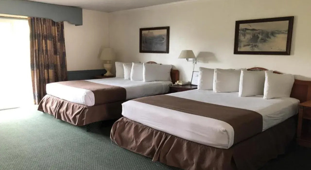 Pine Beach Inn, Забронировать Отель Альбион 