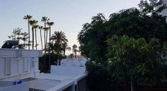 Luxury 2 bedroom APT 50 m from beach