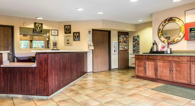 Quality Inn & Suites Manitou Springs at Pikes Peak, Забронировать Отель Маниту-Спрингс Колорадо