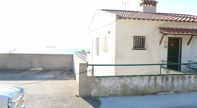 Agnese, Rezervați Hotel Roses 