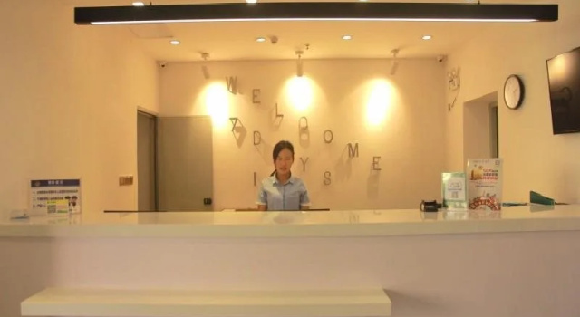 7Days Inn Qinzhou Niannianfeng Plaza Xiangyang Street Branch, Забронировать Отель Недорогие отели Циньчжоу, недорогие