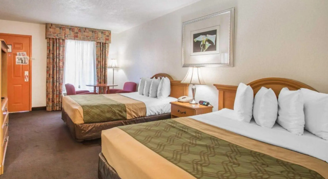 Четырёхместный люкс Econo Lodge Airport - RJ Stadium