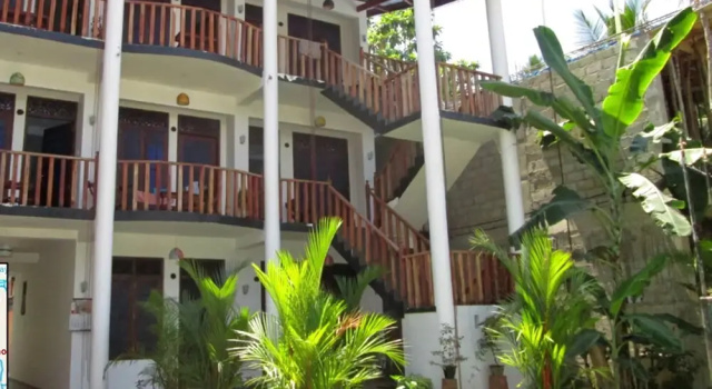 Yoho Villa Tropicana