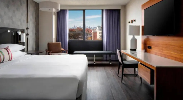 Четырёхместный номер Standard с красивым видом из окна New York LaGuardia Airport Marriott