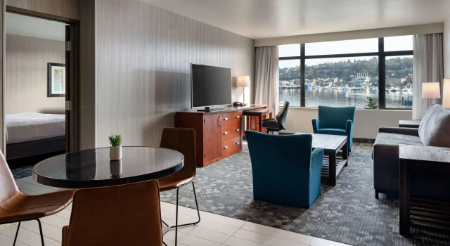 Двухместный люкс c 1 комнатой с видом на озеро Courtyard Seattle Downtown/Lake Union
