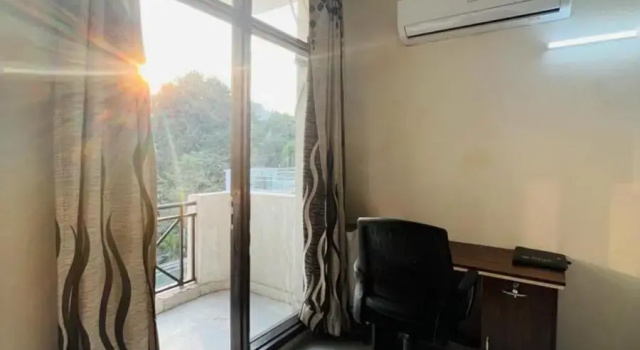 BluO Studio - Defence Colony - BathTub, Balcony