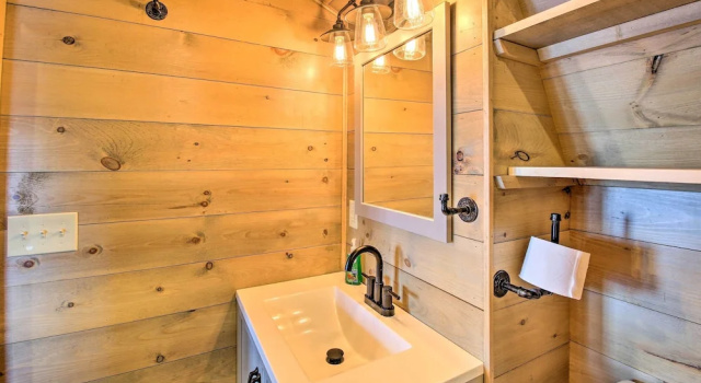 Sebago Lake Haven: Water Views, Steps to Shoreline, Забронировать Отель Себаго штат Мэн