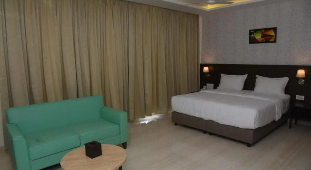 Fortune Plaza Hotel, Забронировать Отель Отели Удипи с парковкой, Парковка