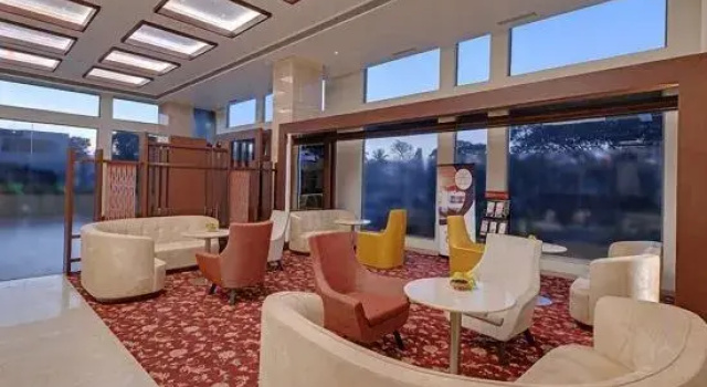 The Fern Kolhapur Series By Marriott, Rezerwuj Hotel Hotele w Kolhapur z Basenem, Basen