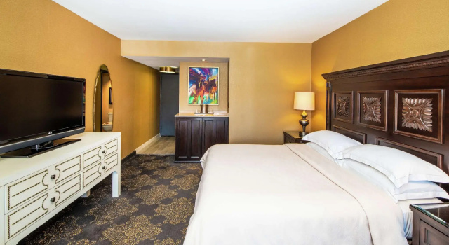 Двухместный номер Standard с видом на бассейн Hilton Santa Fe Historic Plaza