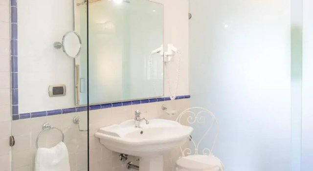 Трёхместный номер Standard с видом на сад Villa Poseidon -Boutique Hotel-