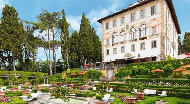 Кровать в общем номере Il Salviatino Firenze