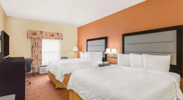 Четырёхместный номер Standard Baymont by Wyndham Fayetteville