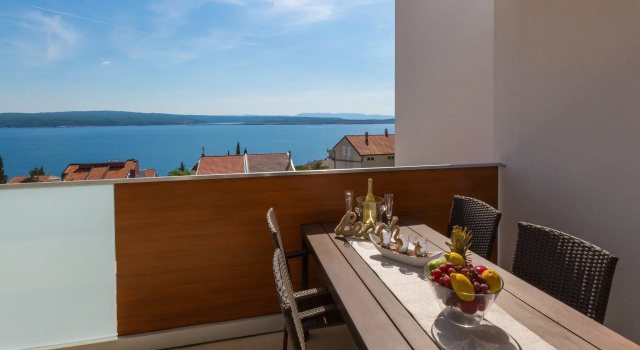 Wonderful villa apartment with swimming  pool and sea view !, Забронировать Апартаменты/квартира Отели Приморско-Горанской жупания с парковкой, Парковка