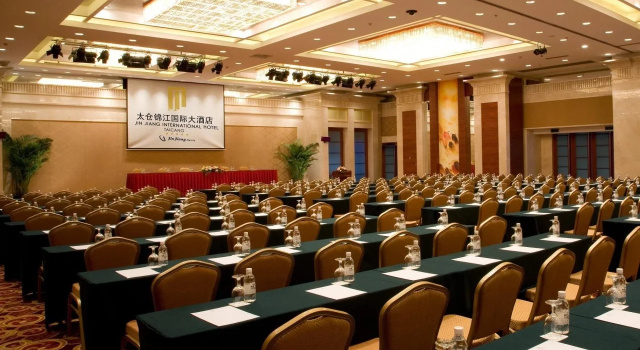 Zhonggu International Hotel Taicang, Rezerwuj Hotel Hotele w Zhoujiating z Parkingiem, Parking