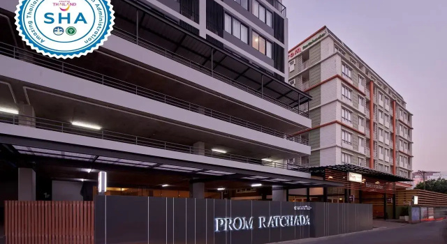 Кровать в общем номере Prom Ratchada Hotel