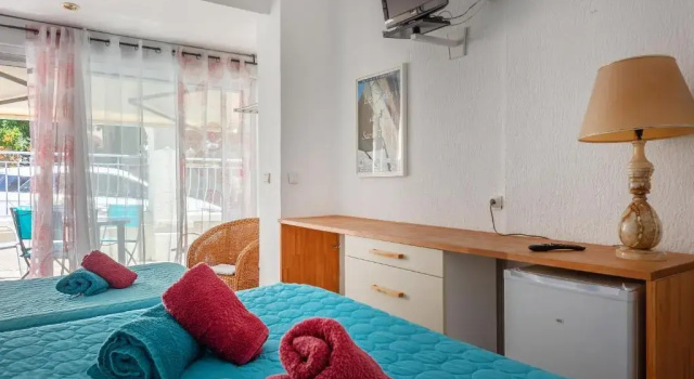 Трёхместный номер Standard Hôtel L'Escale Au Soleil