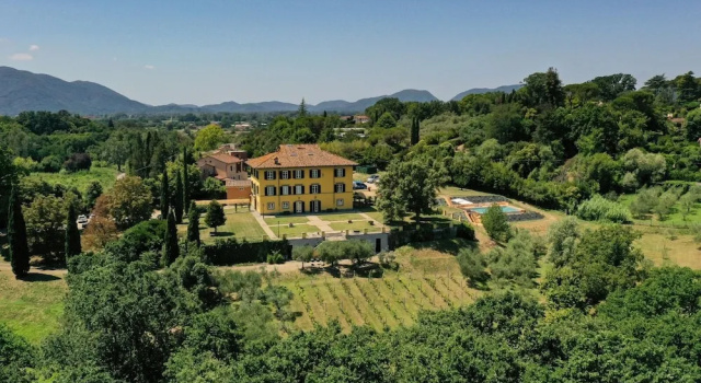 Villa Pacini - just 1,8 km outside Lucca Wall - Pool, Забронировать Вилла Лукка Тоскана