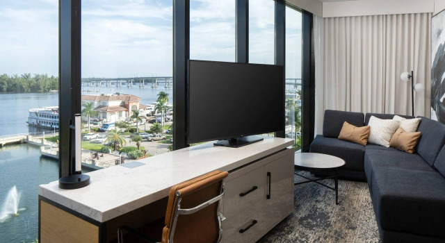 Двухместный люкс с балконом и с видом на реку Luminary Hotel & Co., Autograph Collection