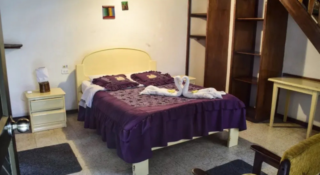 Трёхместный семейный номер Standard с балконом Hostal Santa Cruz Backpackers