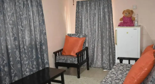A peaceful and lovely 1 bedroom vacation Dina's little home, Boek Hotel Maua Meru