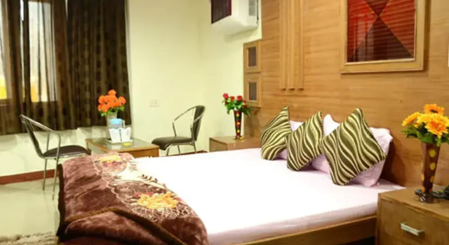 Hotel Crown, Забронировать Отель Отели штата Уттаракханд с завтраком, Завтраки