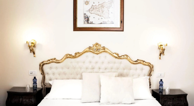 B&B Joan's Heritage, Забронировать Отель «постель и завтрак» Таормина Побережье Таормины, рядом с Пляж Списоне