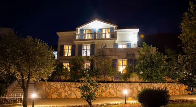 Amazing Home in Cres With Wifi, Heated Swimming Pool and 6 Bedrooms, Забронировать Дом для отпуска Отели Острова Цреса с бассейном, Бассейн