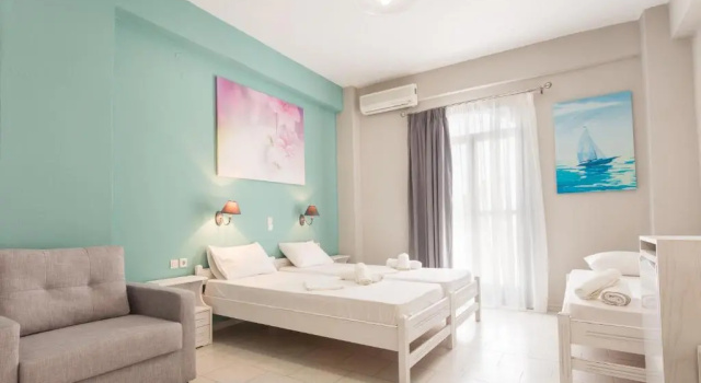 Четырёхместный номер Standard с балконом Protopapas Rooms