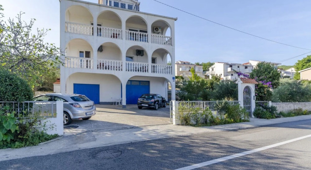 Apartments Tomislav, Κράτηση Διαμέρισμα Arbanija Τρογκίρ